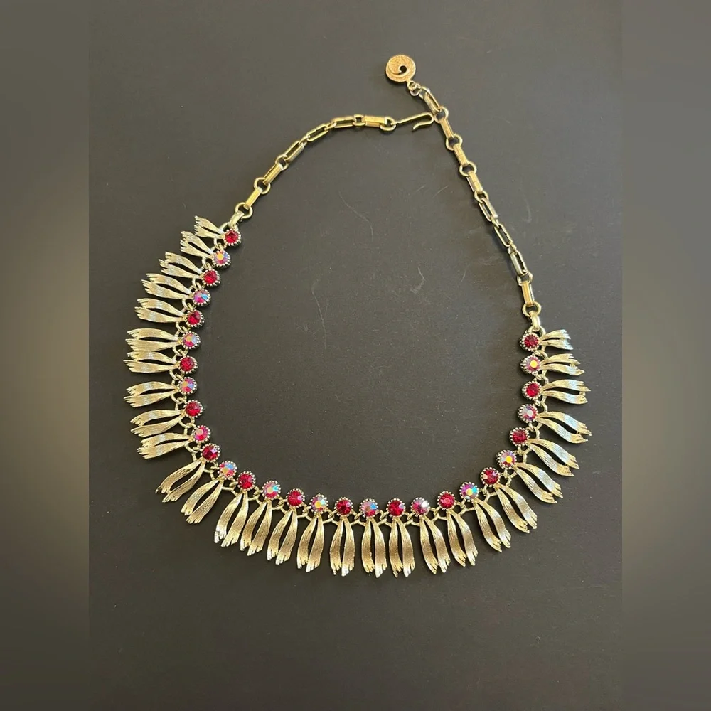 Lisner Red Rhinestone Parure - Picture 4 of 11